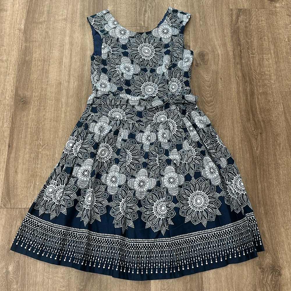 Dress Barn Navy Blue & White Geometrical Floral Dress size 4